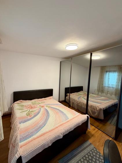 Apartament cu 3 camere semidecomandat în Bucureștii Noi