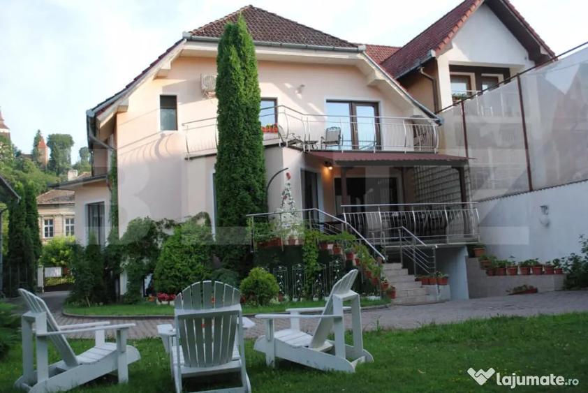 Casă cu 5 camere cu Teren 767 Mp în Central