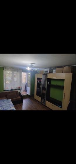 Apartament cu 3 camere decomandat în Radu Negru