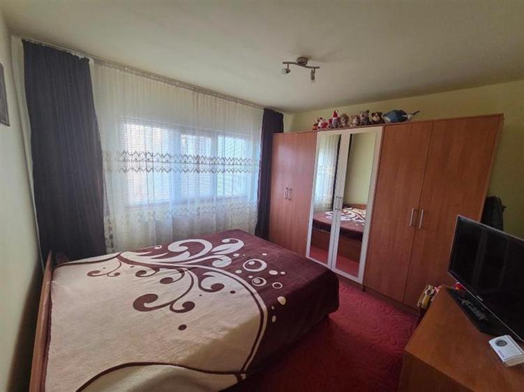 Apartament cu 2 camere decomandat, mobilat în Aradului