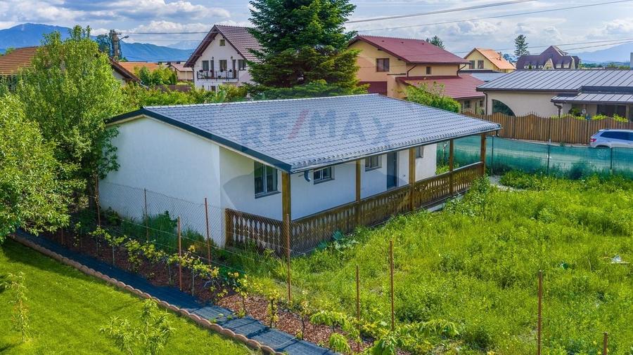 Casă individuală cu 11 camere cu Teren 1007 Mp în Stupini