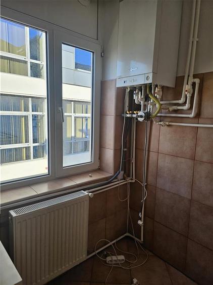 Casă individuală cu 20 camere cu Canalizare în Central