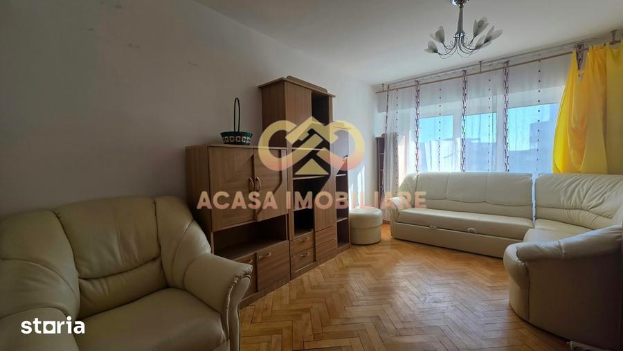 Apartament cu 3 camere decomandat în Nicolina