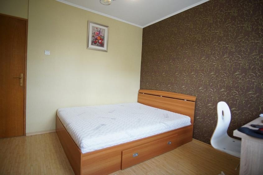 Apartament cu 3 camere decomandat, mobilat în Vitan Mall