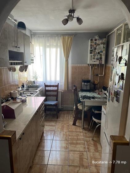 Apartament cu 3 camere semidecomandat în Central
