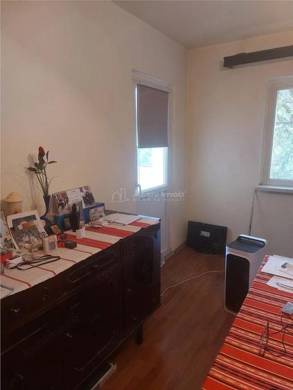 Apartament cu 2 camere decomandat în Sărari