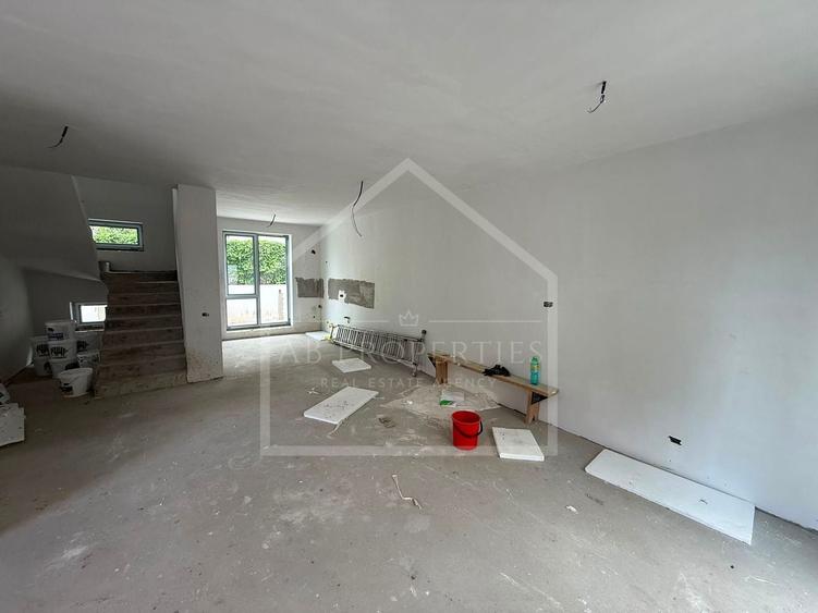 Duplex cu 4 camere cu Canalizare în Străulești