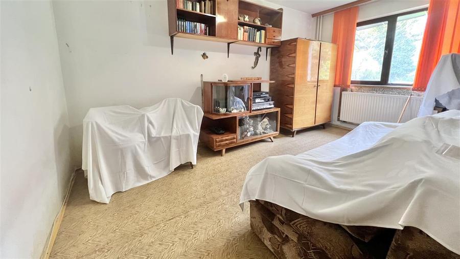Apartament cu 3 camere semidecomandat în Astra