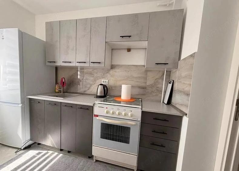 Apartament cu 2 camere semidecomandat în Filiași