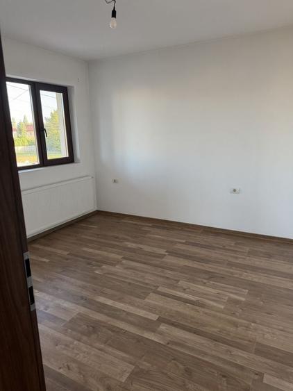 Casă cu 4 camere cu Teren 350 Mp în Dumbrăvița