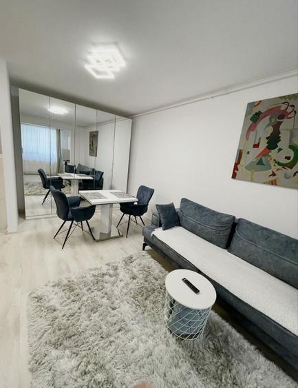 Apartament cu 2 camere decomandat în Titan