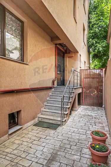 Apartament cu 2 camere decomandat în Jiului