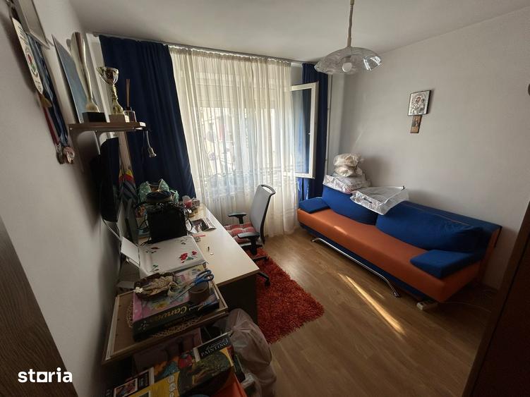 Apartament cu 3 camere decomandat în Rahova