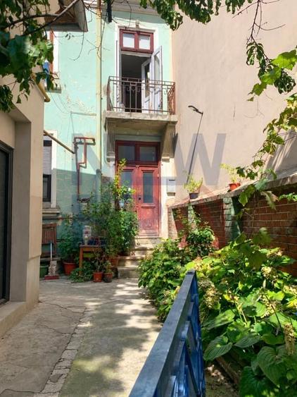 Apartament cu 2 camere semidecomandat, mobilat în Armeneasca