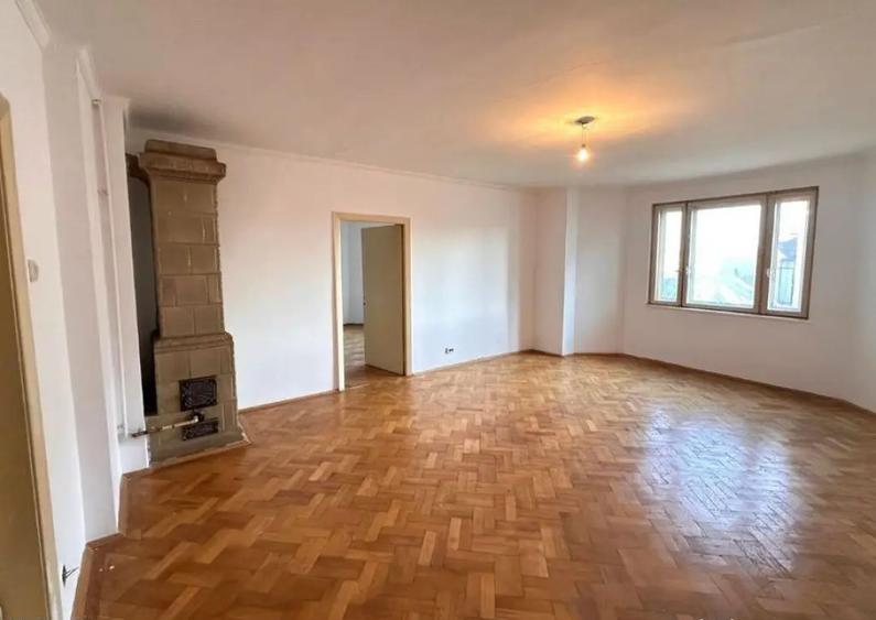 Apartament cu 6 camere decomandat în Moșilor