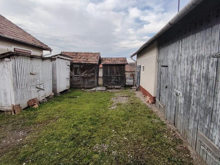 Casă cu 4 camere cu Teren 140 Mp în Bucerdea Grânoasă