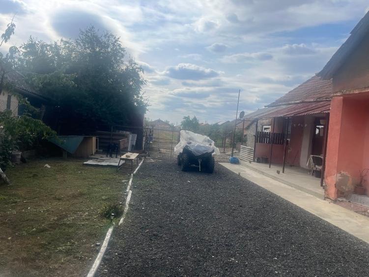 Casă individuală cu 4 camere cu Canalizare în Sânmihaiu Român