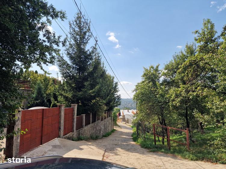 Teren de 2800 mp, în Central