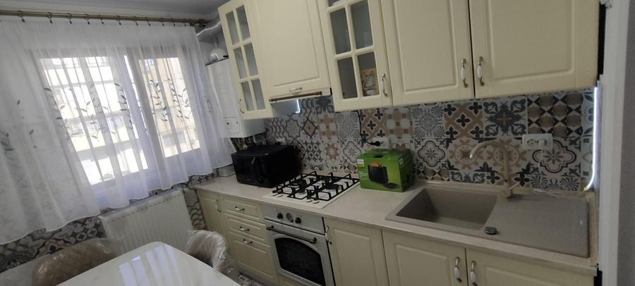 Apartament cu 3 camere semidecomandat în Central