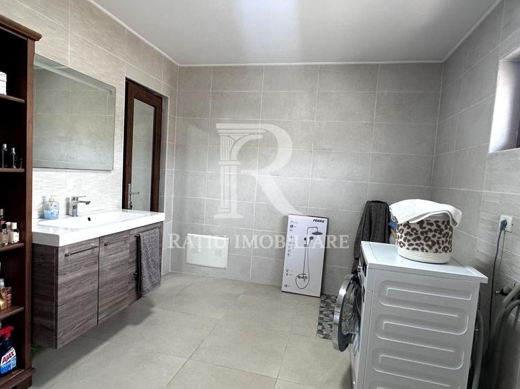 Casă individuală cu 4 camere cu Canalizare în Drăgești