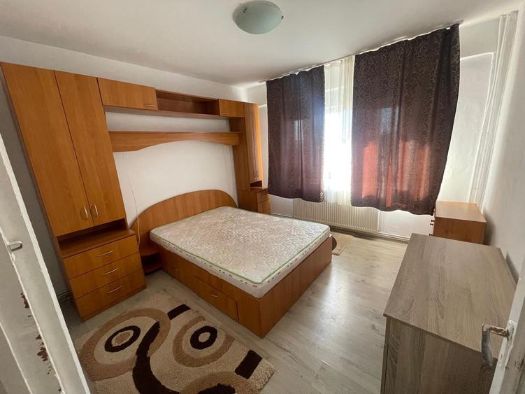 Apartament cu 3 camere decomandat, zona Mircea cel Batran - 1