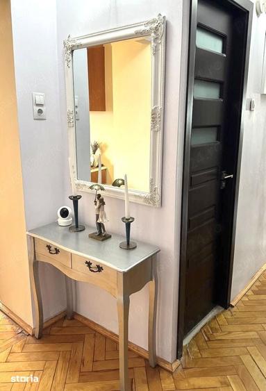 Apartament cu trei camere de vanzare, renovat complet, central - 12