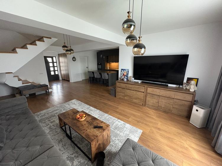 Duplex cu 4 camere cu Teren 275 Mp în Berceni
