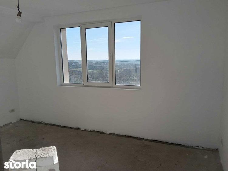 Casă cu 5 camere cu Teren 800 Mp în Remetea Mare