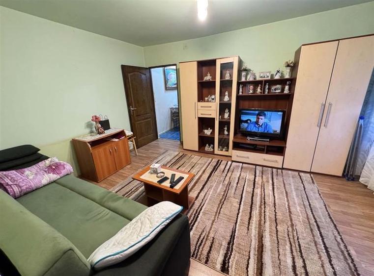 Apartament cu 2 camere nedecomandat în Girocului
