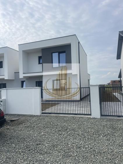 Duplex cu 4 camere cu Canalizare în Săcălaz
