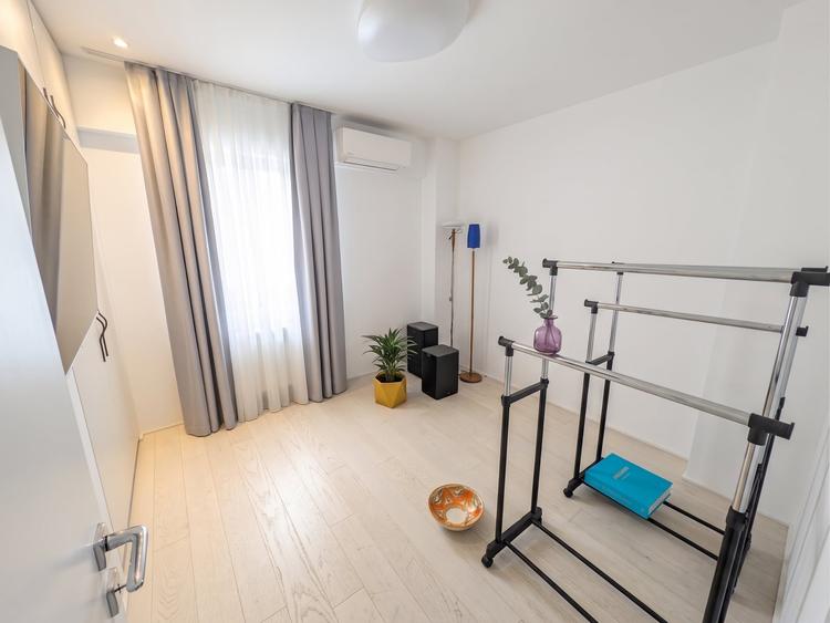 Apartament cu 4 camere, mobilat în Voluntari