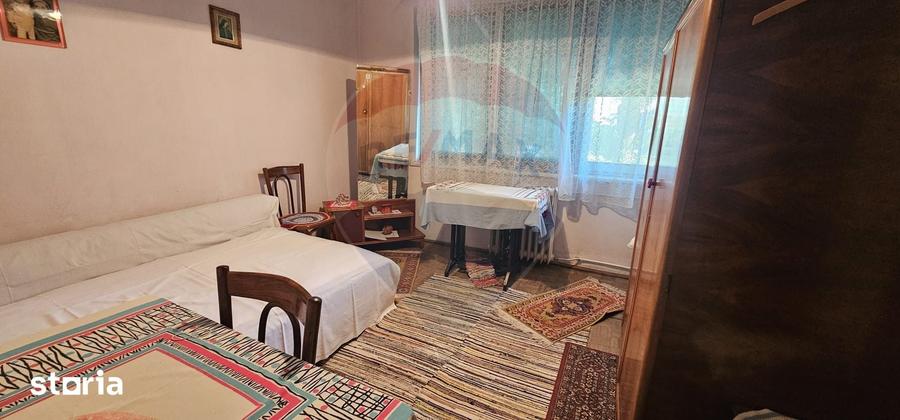 Apartament cu 2 camere decomandat în Cornișa