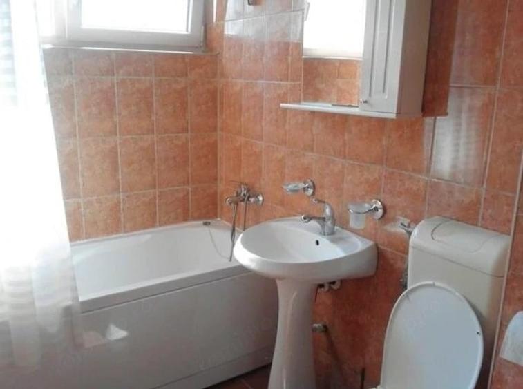 Apartament cu 2 camere semidecomandat în Soarelui