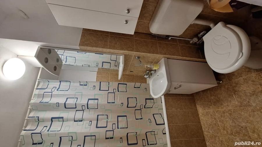 Garsonieră decomandată în Titan