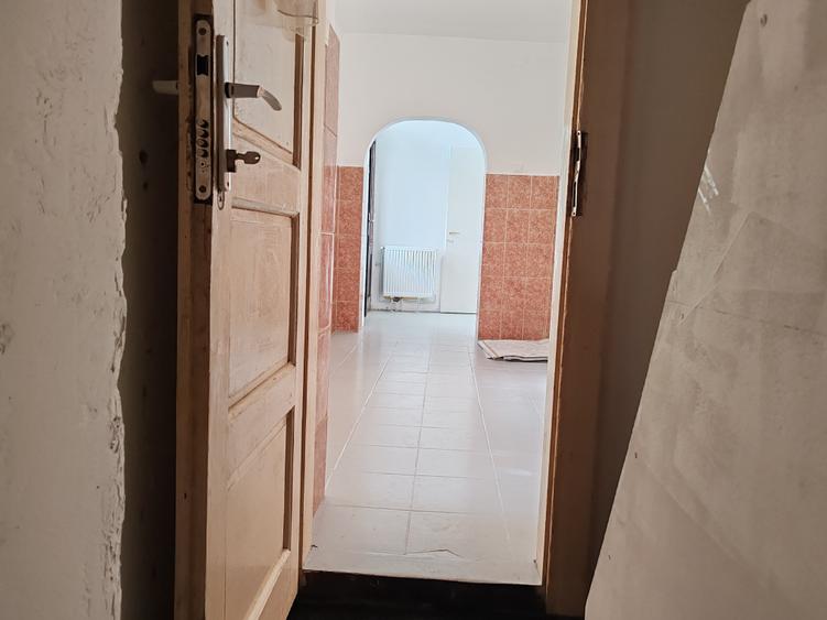 Casă individuală cu 4 camere cu Canalizare în Schei