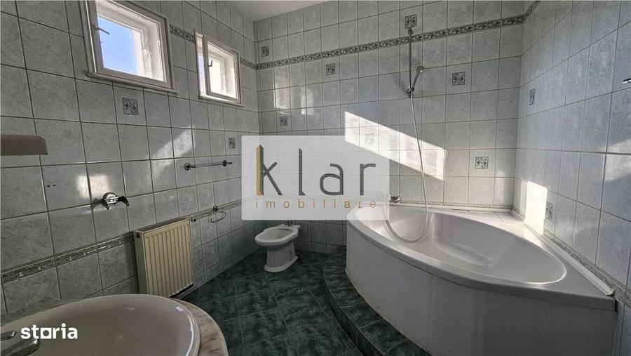 Casă cu 10 camere cu Canalizare în Zorilor