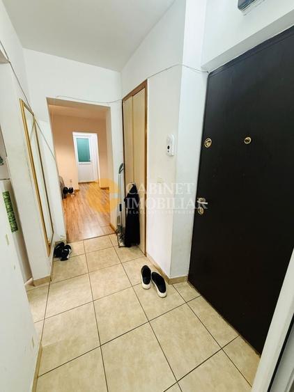 Apartament cu 3 camere semidecomandat, mobilat în Podu Roș