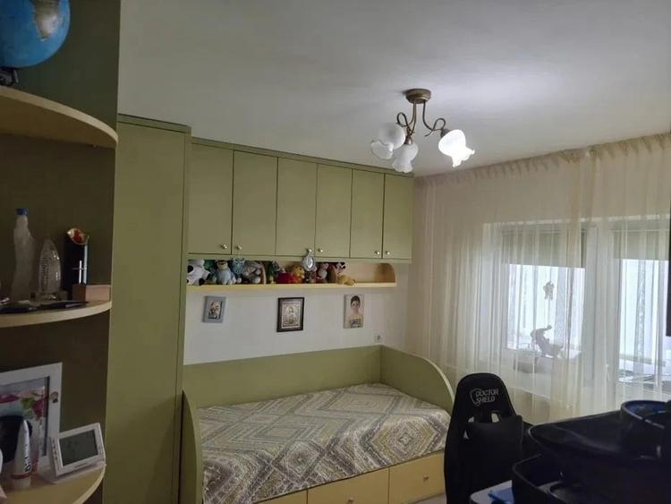 Apartament cu 2 camere decomandat în Nicolina