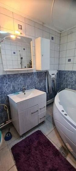 Casă cu 3 camere în Sărărie