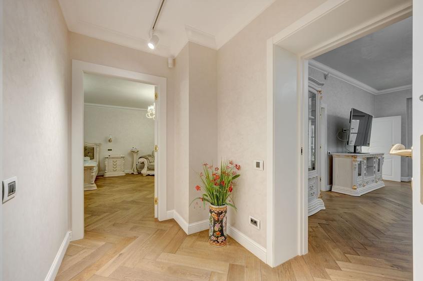 Apartament cu 3 camere decomandat, mobilat în Politehnica