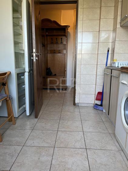 Apartament cu 4 camere decomandat în Berceni