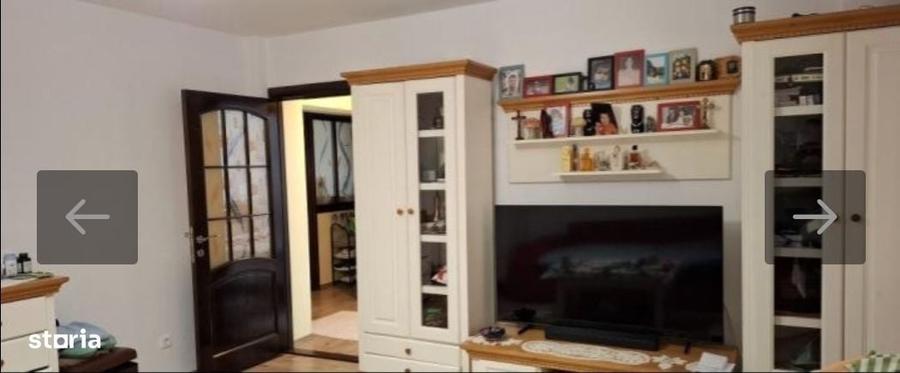 Apartament cu 3 camere decomandat în Teiul Doamnei