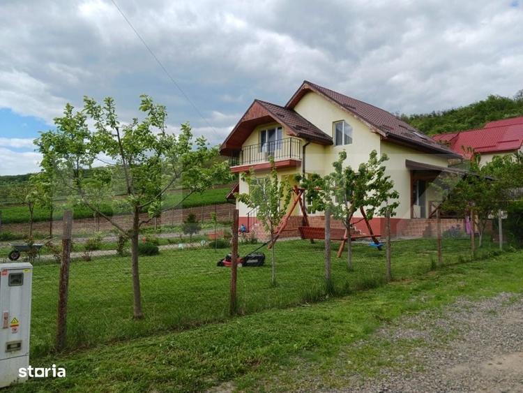 Casă cu 4 camere cu Teren 500 Mp în Bărdești