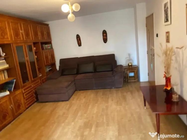Apartament cu 4 camere decomandat în Central