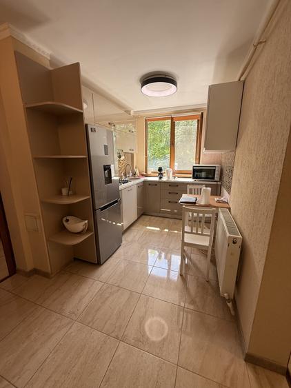 Apartament cu 3 camere semidecomandat, mobilat în Țiglina 1