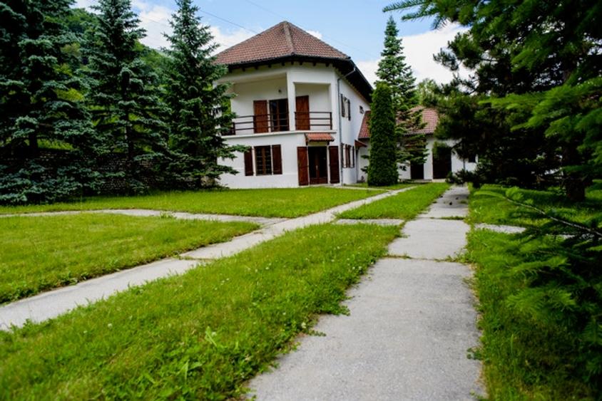 Casă individuală cu 22 camere cu Teren 5000 Mp în Malaia