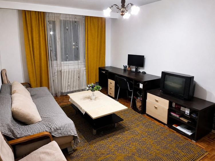 Apartament cu 2 camere semidecomandat, mobilat în Central