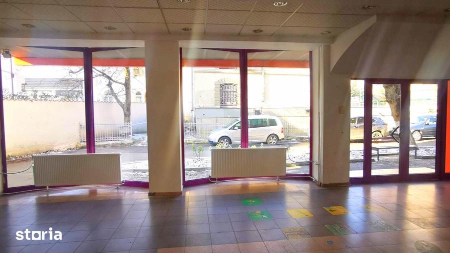 Spațiu comercial, de 92 mp, în Central
