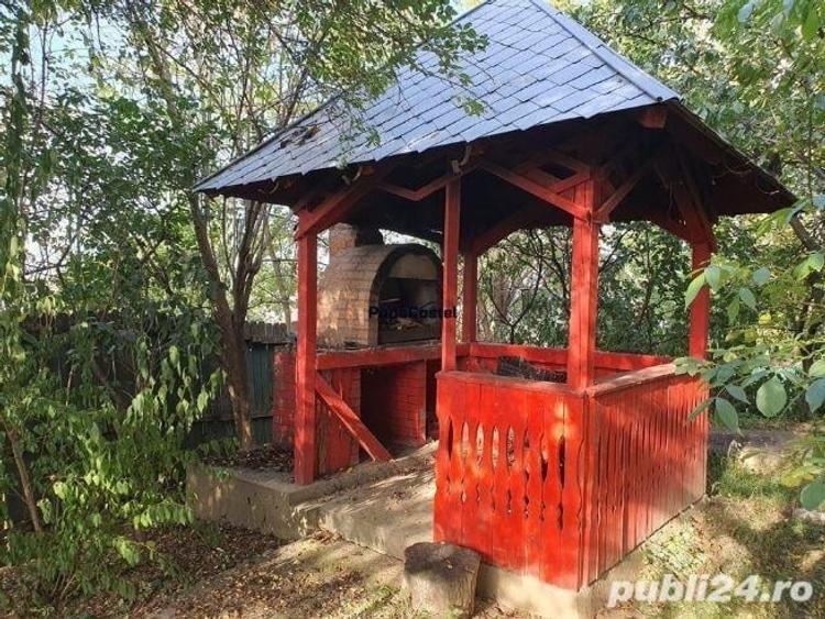Casă cu 3 camere cu Teren 8000 Mp în Podenii Vechi