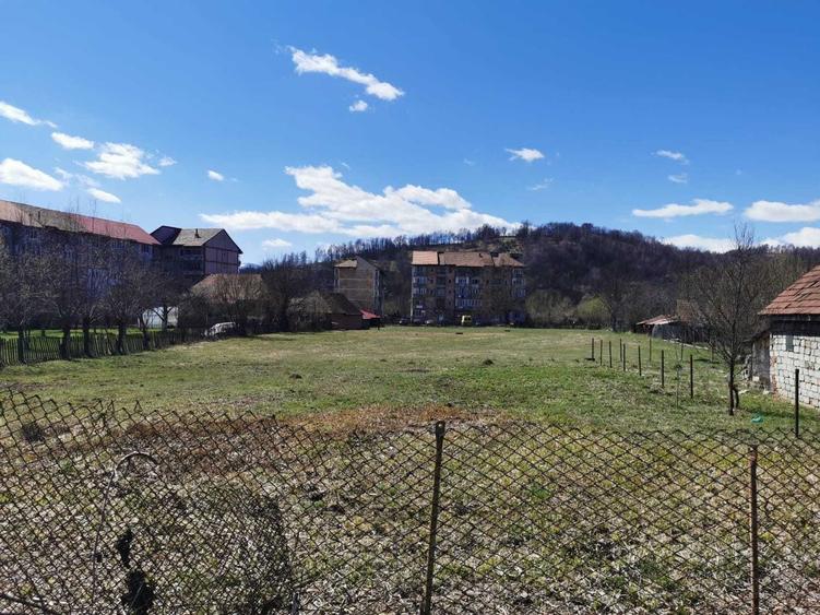 Teren de 5280 mp, în Petroșani